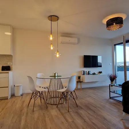 Marcelina 2 In Διαμέρισμα *